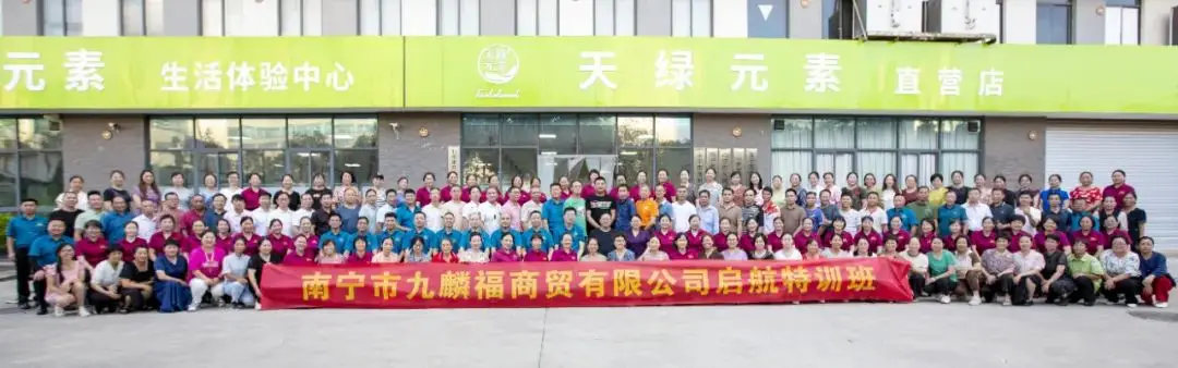 十二年医路坚守后，她为何毅然转型，投身2024新澳门原料网大全事业？ 