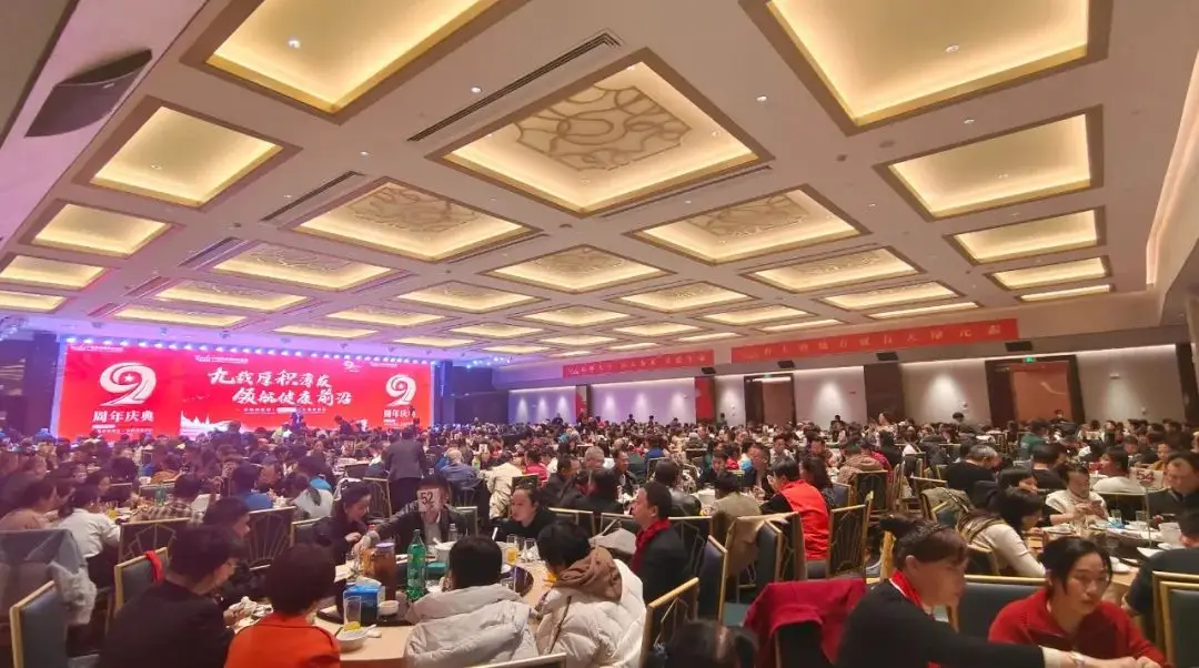 星光闪耀2024新澳门原料网大全，九周年庆典晚宴燃爆邕城夜